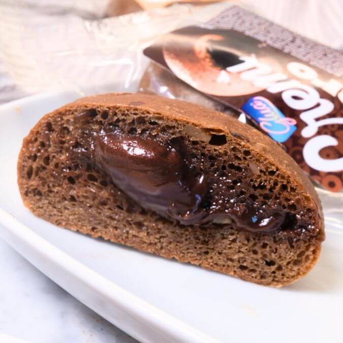 Cremì Bombolone alla nocciola, dolce keto con ripieno cremoso e 0,3g di zuccheri per porzione. 100% made in Italy.