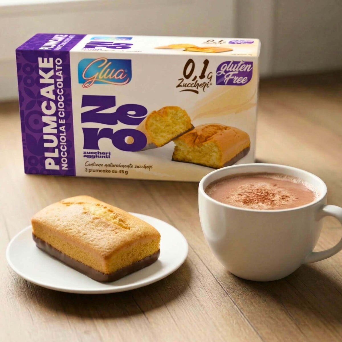 Plumcake con base di cioccolato gusto nocciola in confezione, ideale per dieta chetogenica e keto.