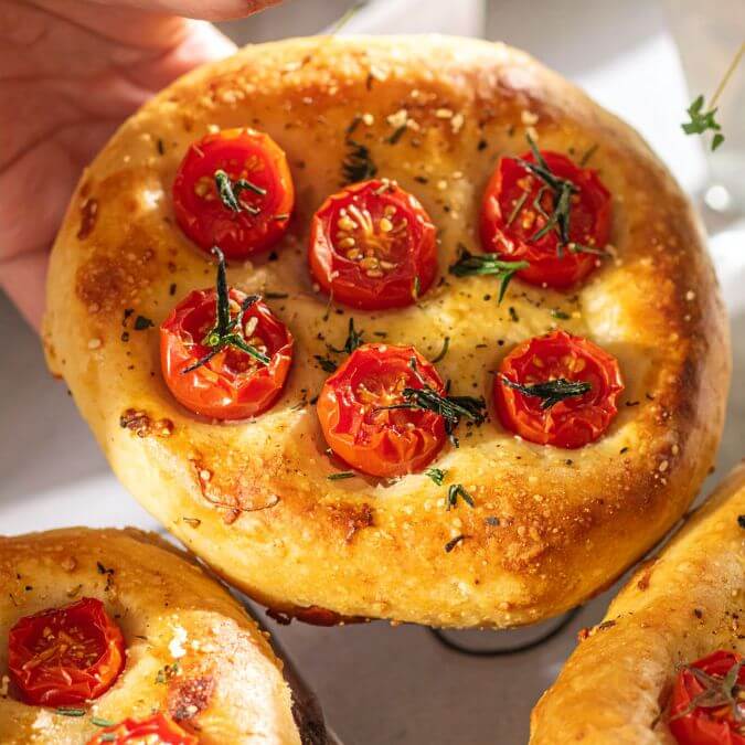 Pugliese keto con pomodori, alimento proteico per dieta chetogenica, 110g di gusto mediterraneo.