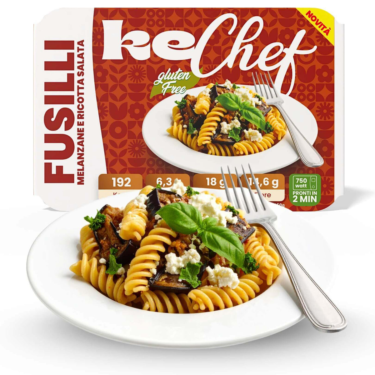 Fusilli kechef alla melanzana e ricotta salata Pronti su un piatto con un forchetta decorato con basilico.