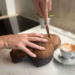 Nuvolona Choc Zero, dolce proteico da tagliare con cioccolato, adatto per dieta chetogenica e alimenti proteici.