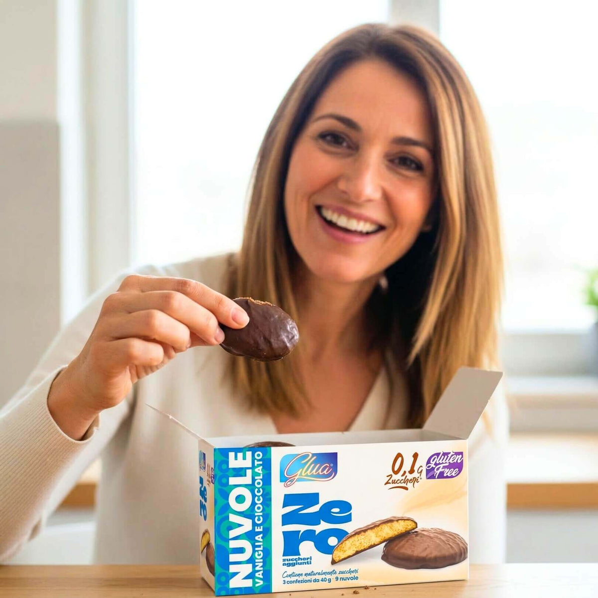 Biscotti proteici Nuvole ricoperti di cioccolato gusto vaniglia in confezione, ideale per dieta chetogenica.